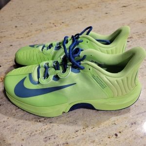 Nike tennis sneakers